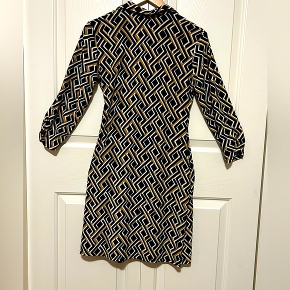 Glamour Black and gold petite Geometric Dress - Picture 9 of 9